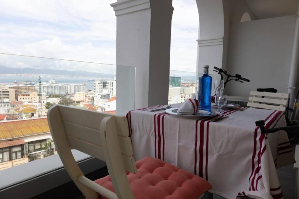 Charming Colonial Flat In Historic Building Daire Cebelitarık Dış mekan fotoğraf